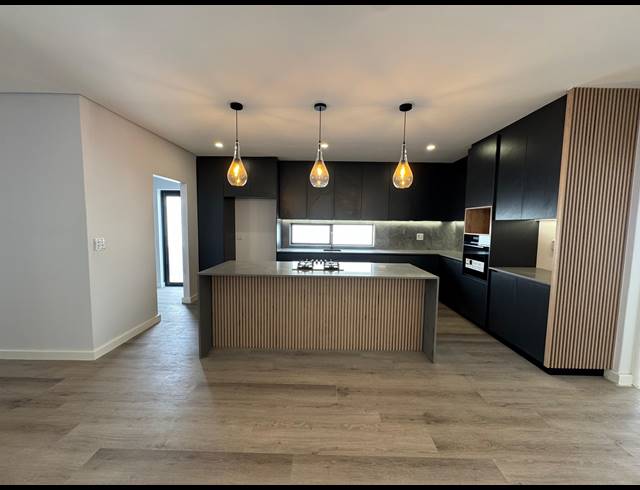 4 BEDROOM HOUSE FOR SALE IN SANDOWN